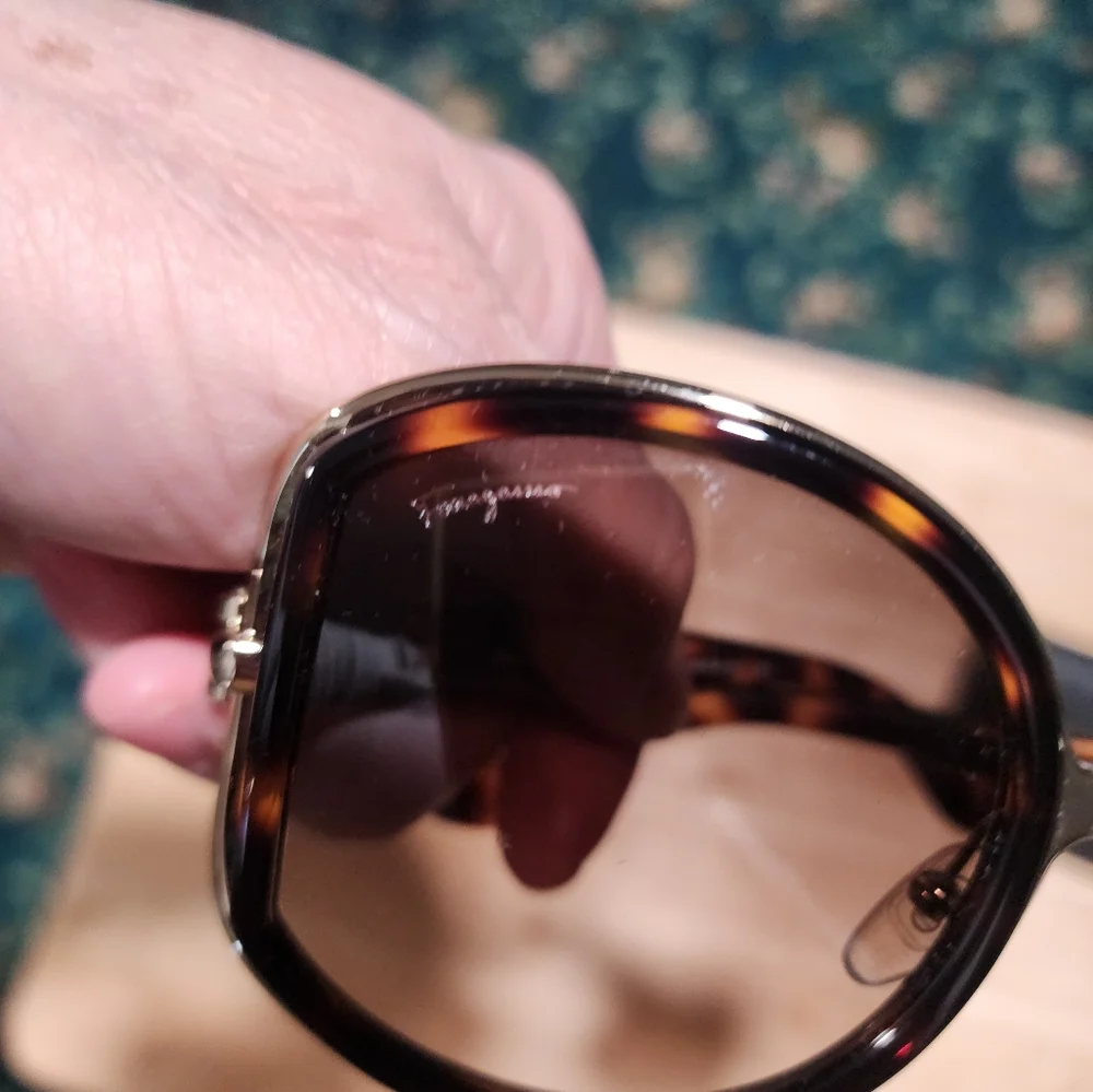 NWT Salvatore Ferragamo sunglasses authentic - Picture 6 of 8